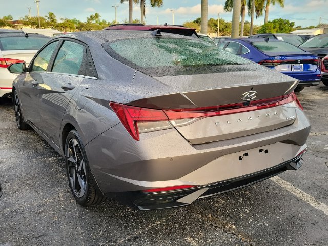 Used 2022 Hyundai Elantra Limited FWD image 4