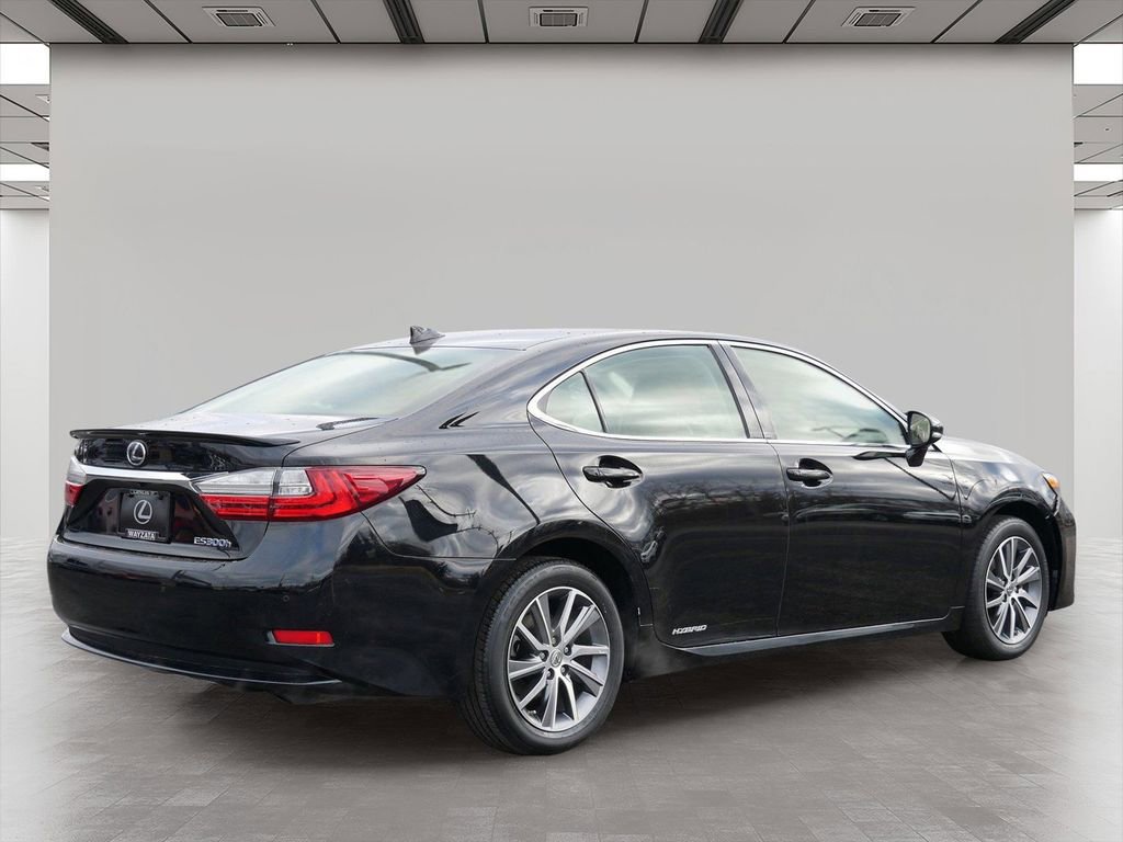 Used 2016 Lexus ES 300h w/ Premium Package w/Wood Trim image 6