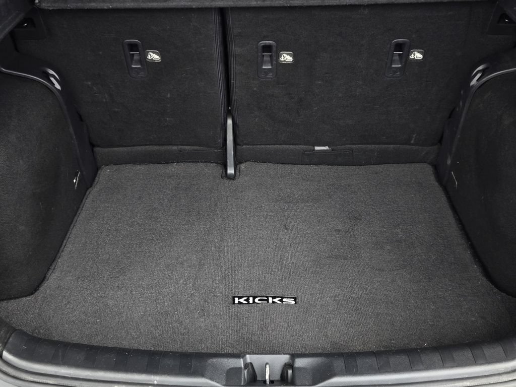Used 2019 Nissan Kicks SV FWD image 9
