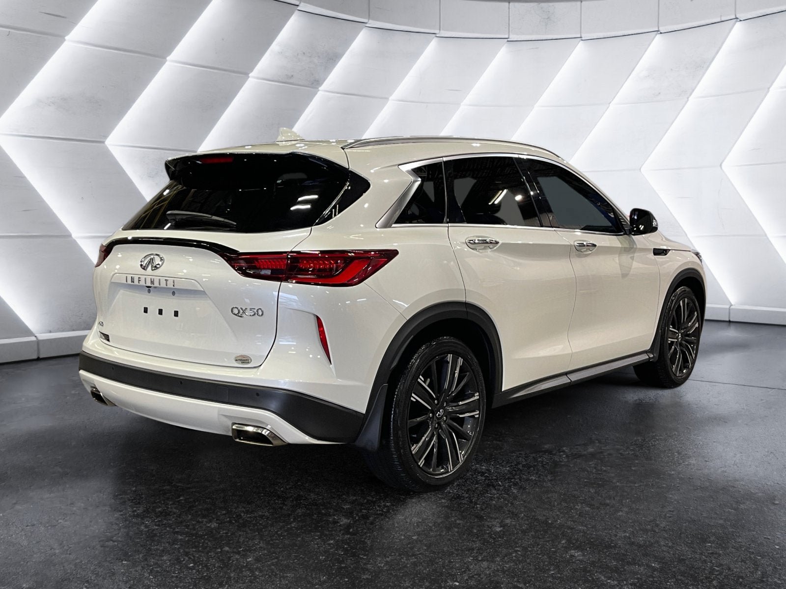 Used 2022 INFINITI QX50 Luxe w/ Appearance Package AWD/4WD image 6