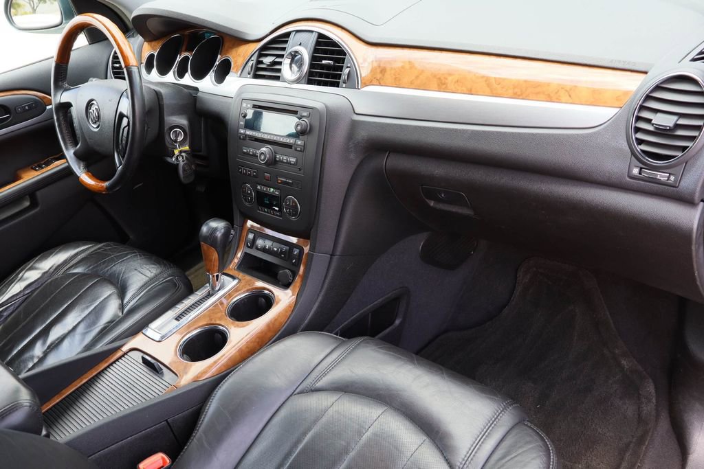 Used 2009 Buick Enclave CXL w/ Entertainment Package #2 image 30