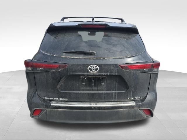 Used 2024 Toyota Highlander XLE image 6