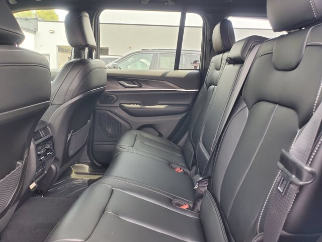 New 2026 Jeep Grand Cherokee Limited AWD/4WD image 15