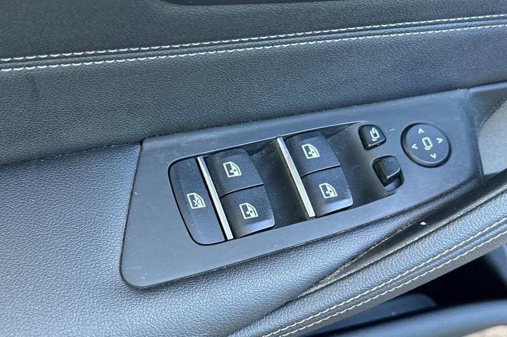Used 2023 BMW 530e w/ M Sport Package image 11