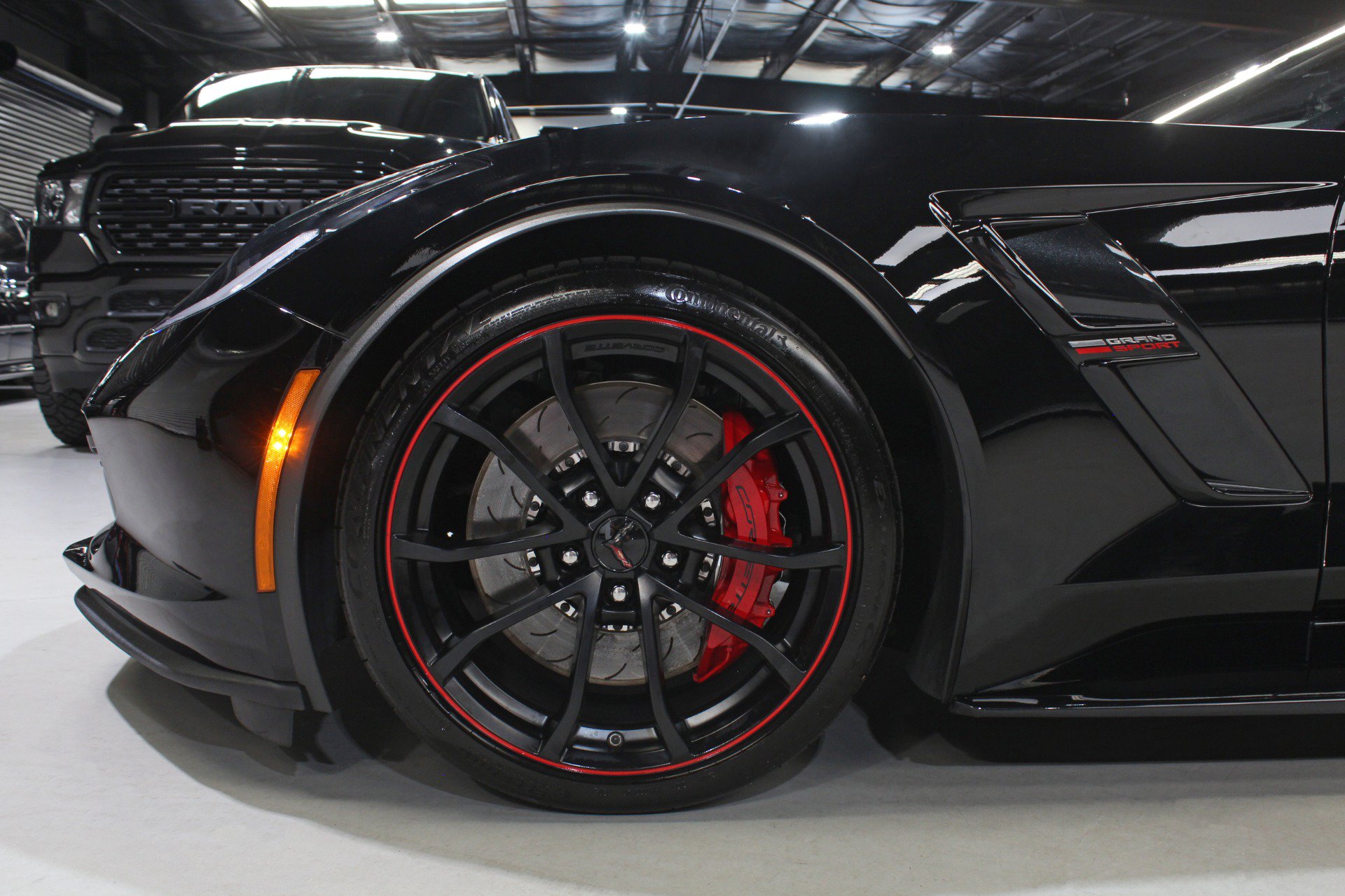 Used 2019 Chevrolet Corvette Grand Sport RWD image 3
