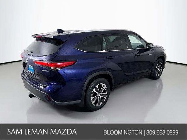 Used 2021 Toyota Highlander XLE AWD/4WD image 7