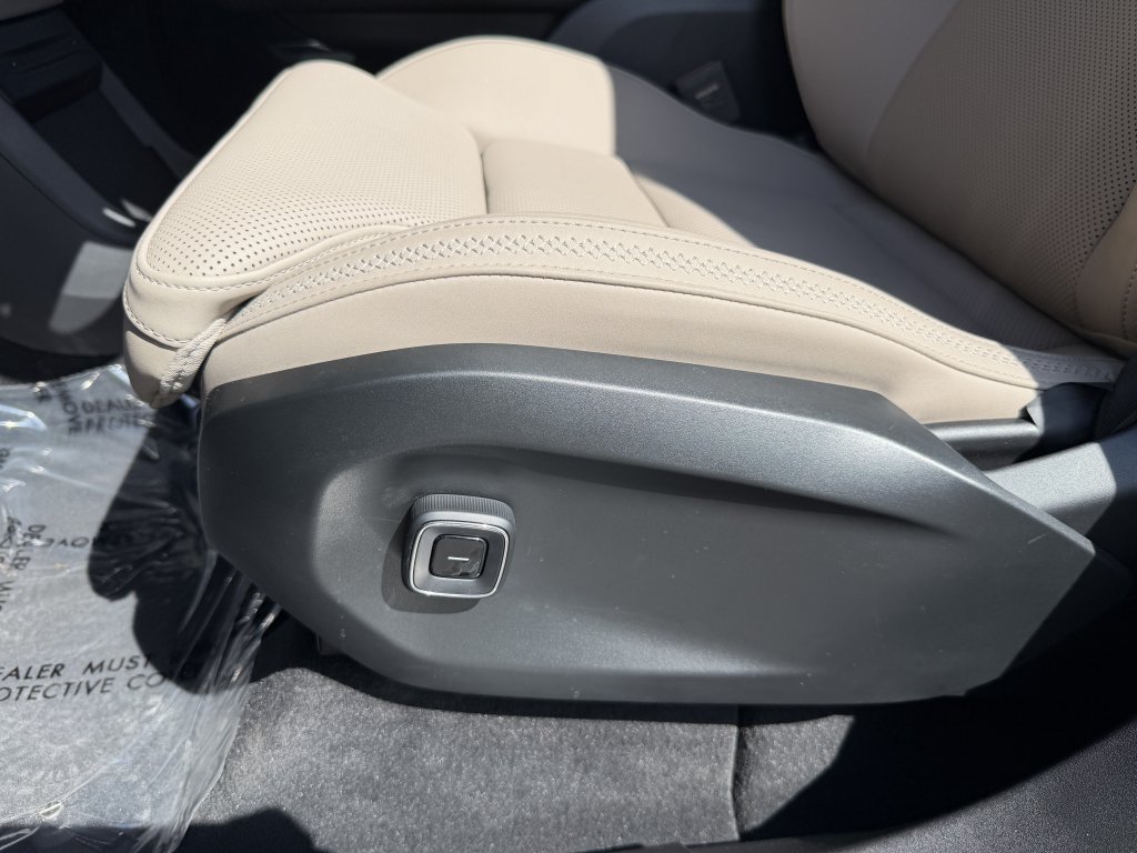 Used 2025 Volvo EX90 Ultra AWD/4WD image 27