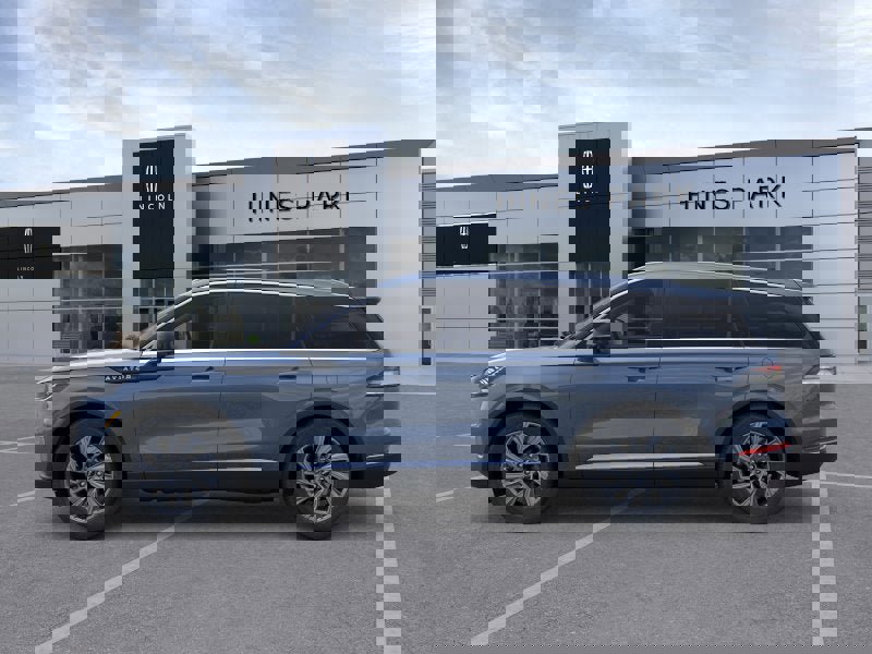 New 2026 Lincoln Aviator AWD image 3
