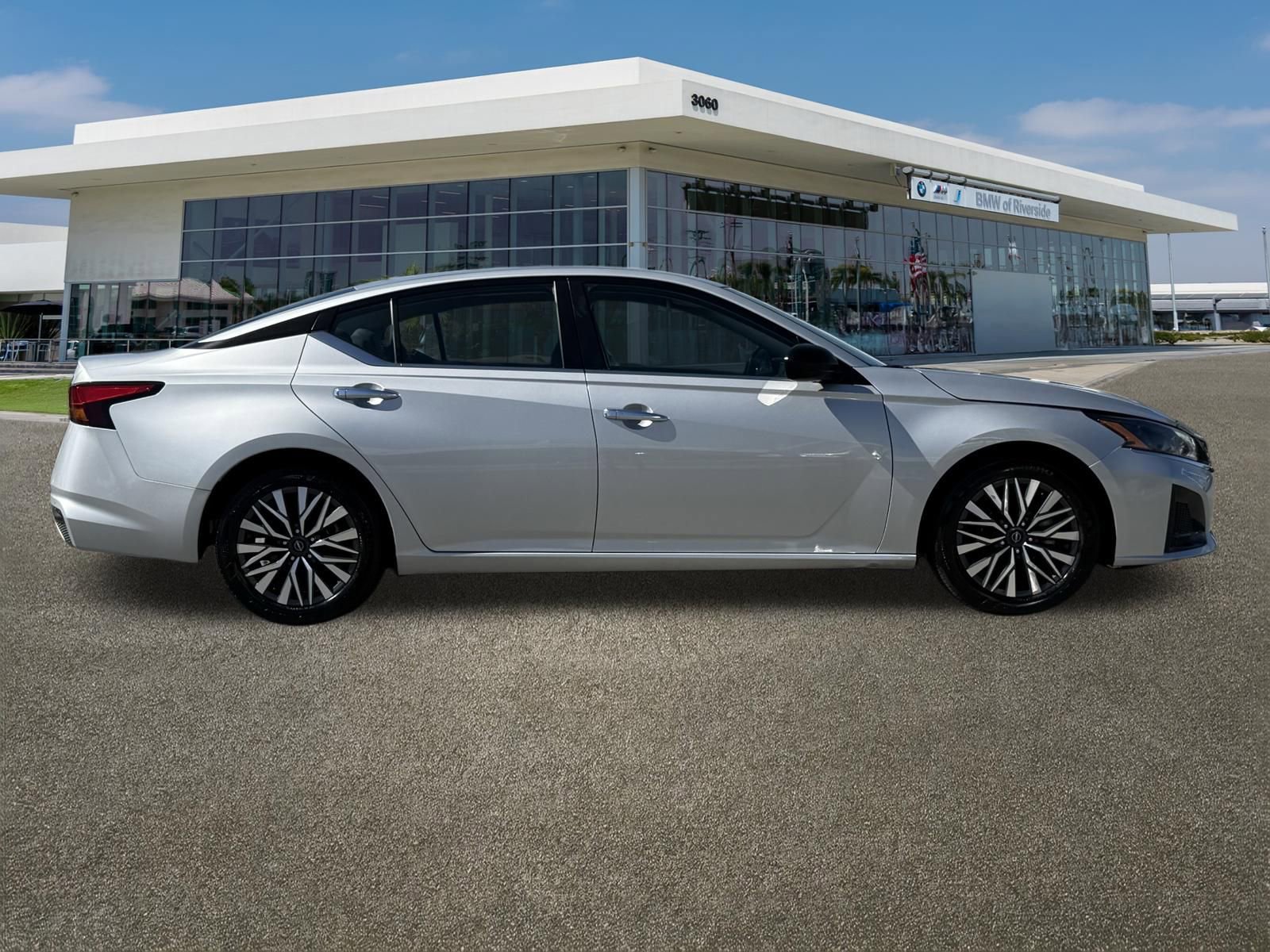 Used 2024 Nissan Altima 2.5 SV image 12