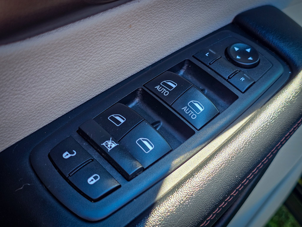 Used 2019 Chrysler Pacifica Touring-L FWD image 10