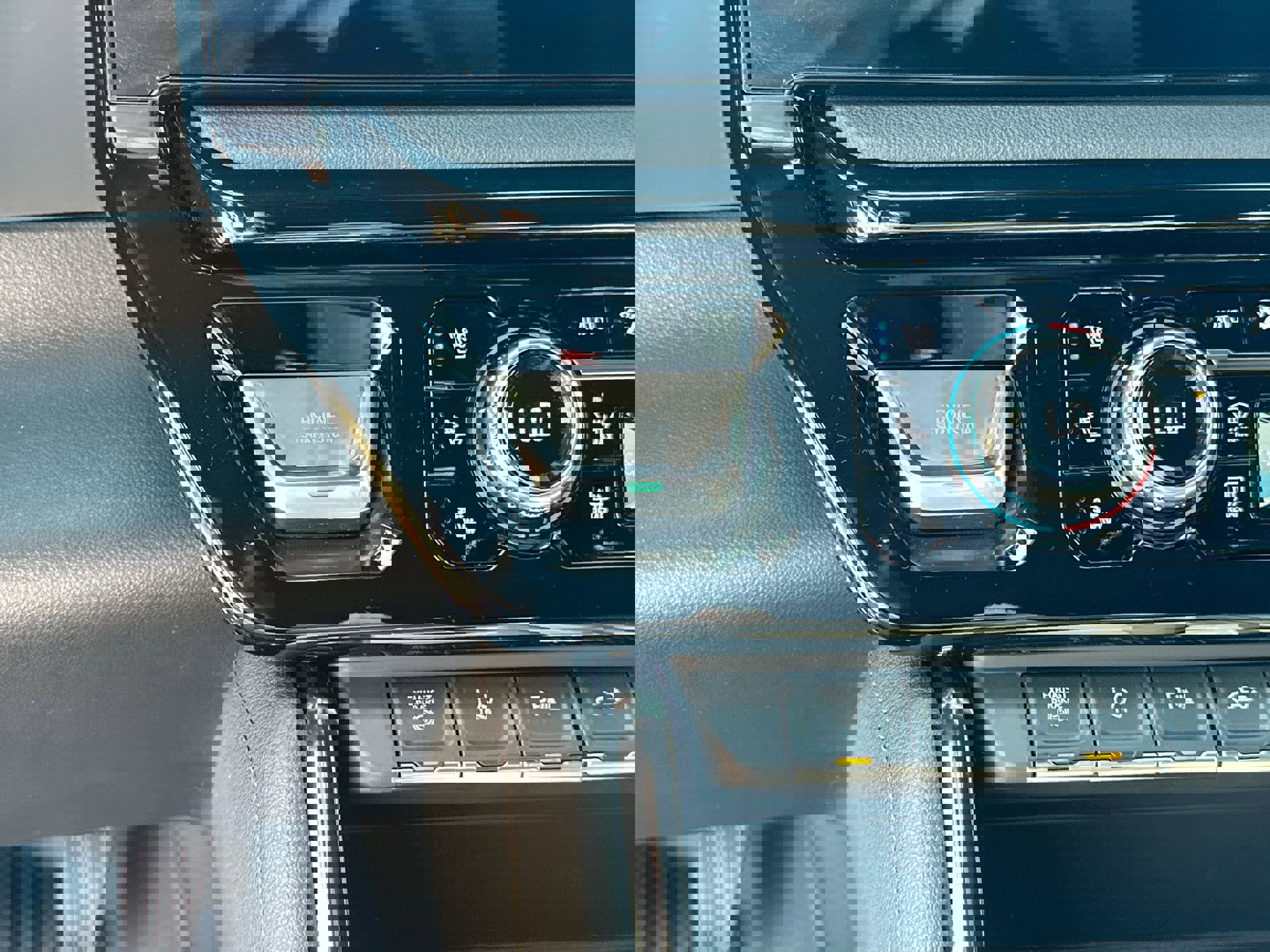 Certified 2024 GMC Sierra 2500 AT4 w/ AT4 Premium Plus Package image 30