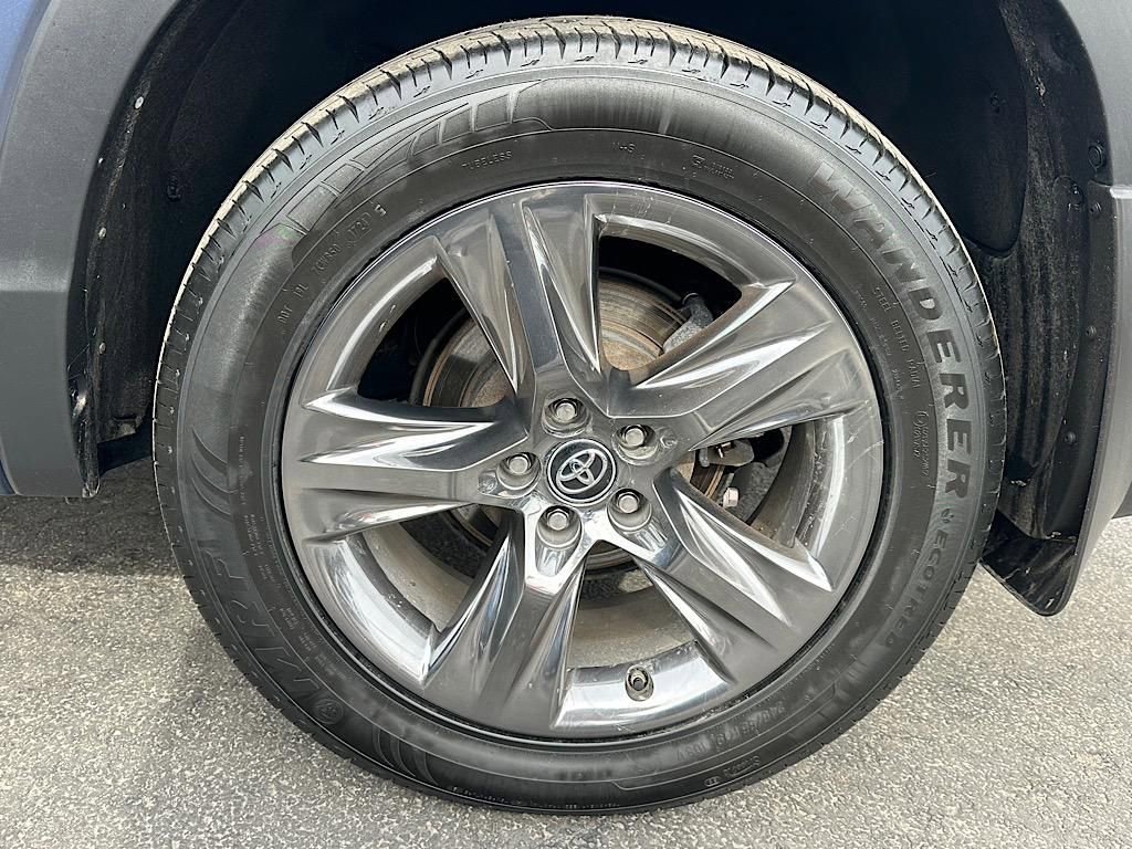 Used 2019 Toyota Highlander Limited Platinum image 32
