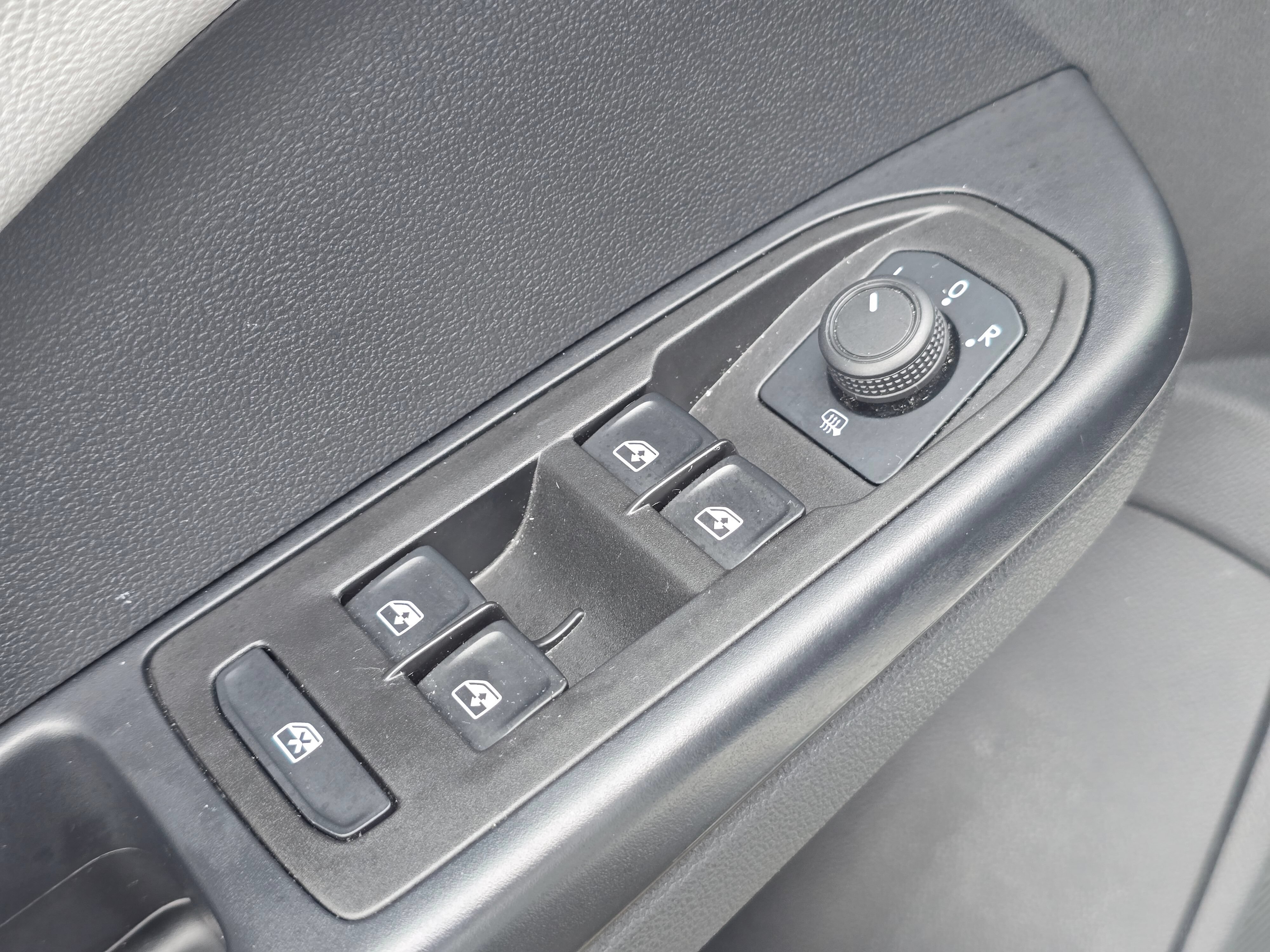 Used 2024 Volkswagen Taos SE w/ Panoramic Sunroof Package AWD/4WD image 24