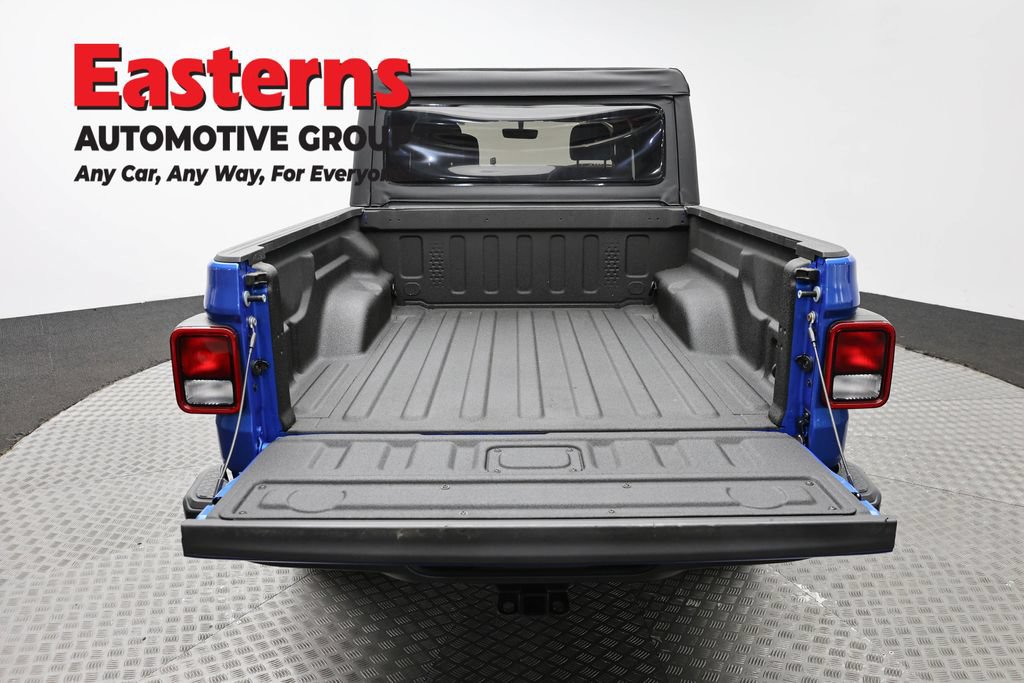Used 2021 Jeep Gladiator Overland AWD/4WD image 7