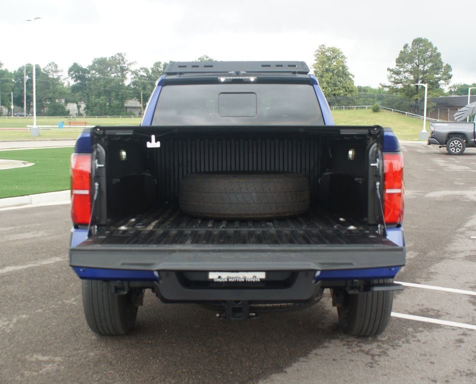 Used 2025 Toyota Tacoma SR5 AWD/4WD image 17