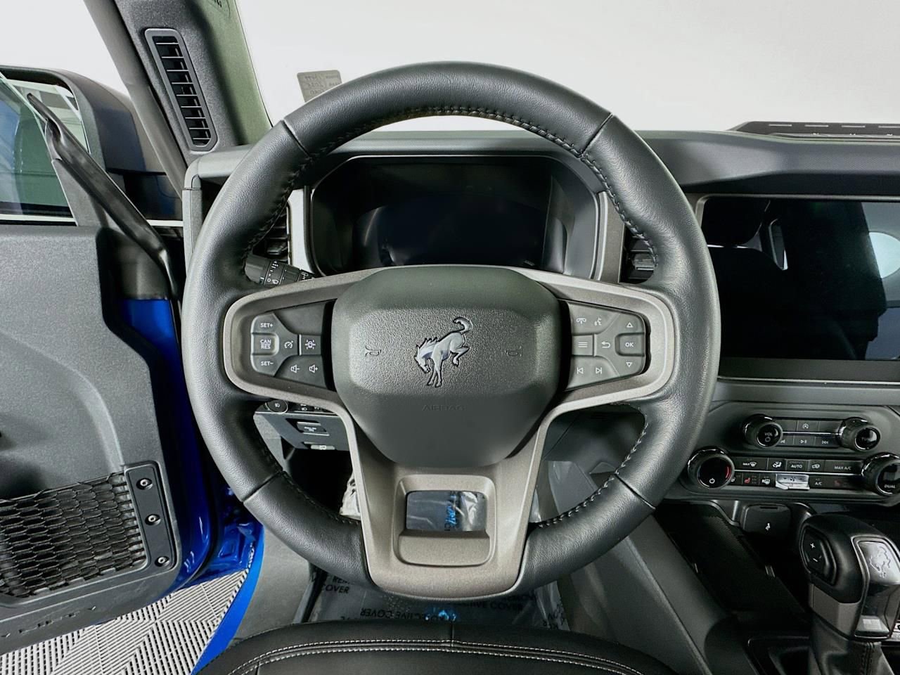 Used 2025 Ford Bronco Badlands image 12