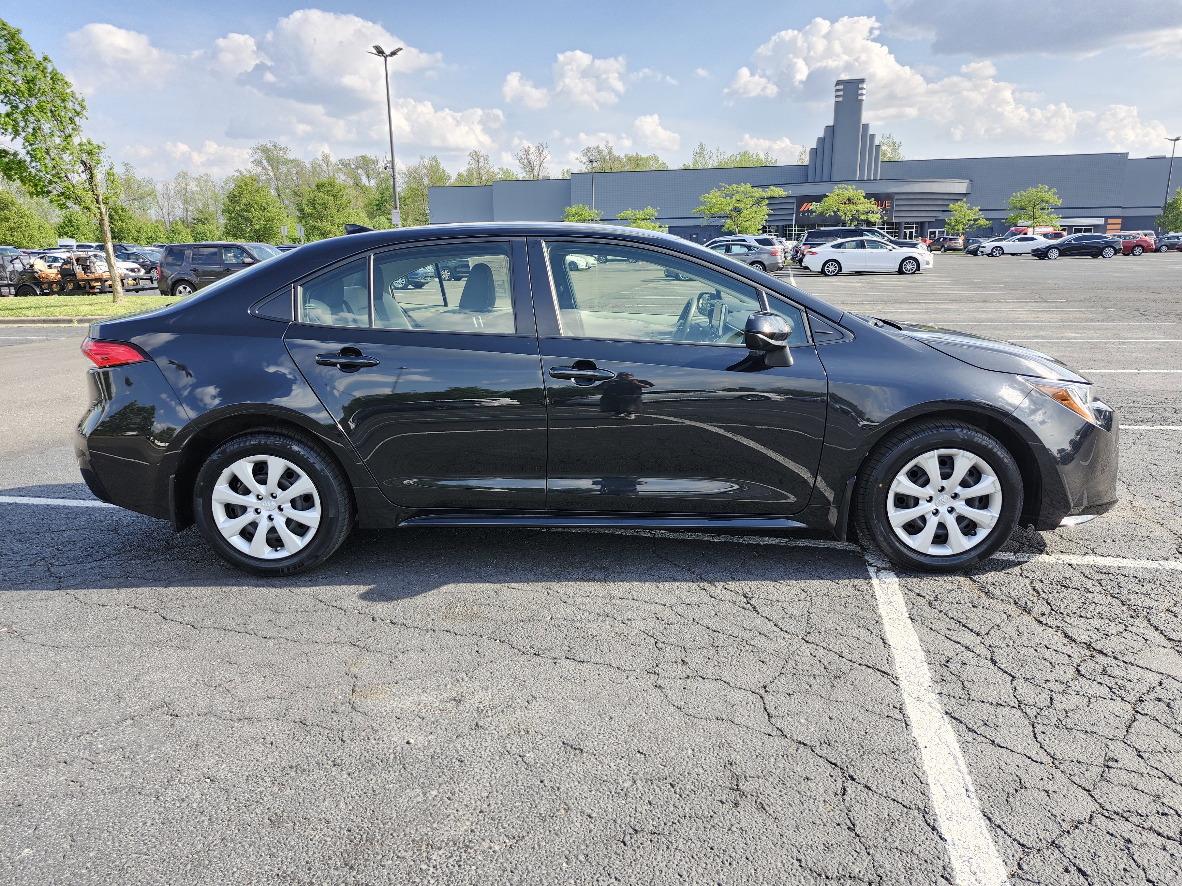 Used 2021 Toyota Corolla LE w/ Carpet Mat Package (TMS) FWD image 15