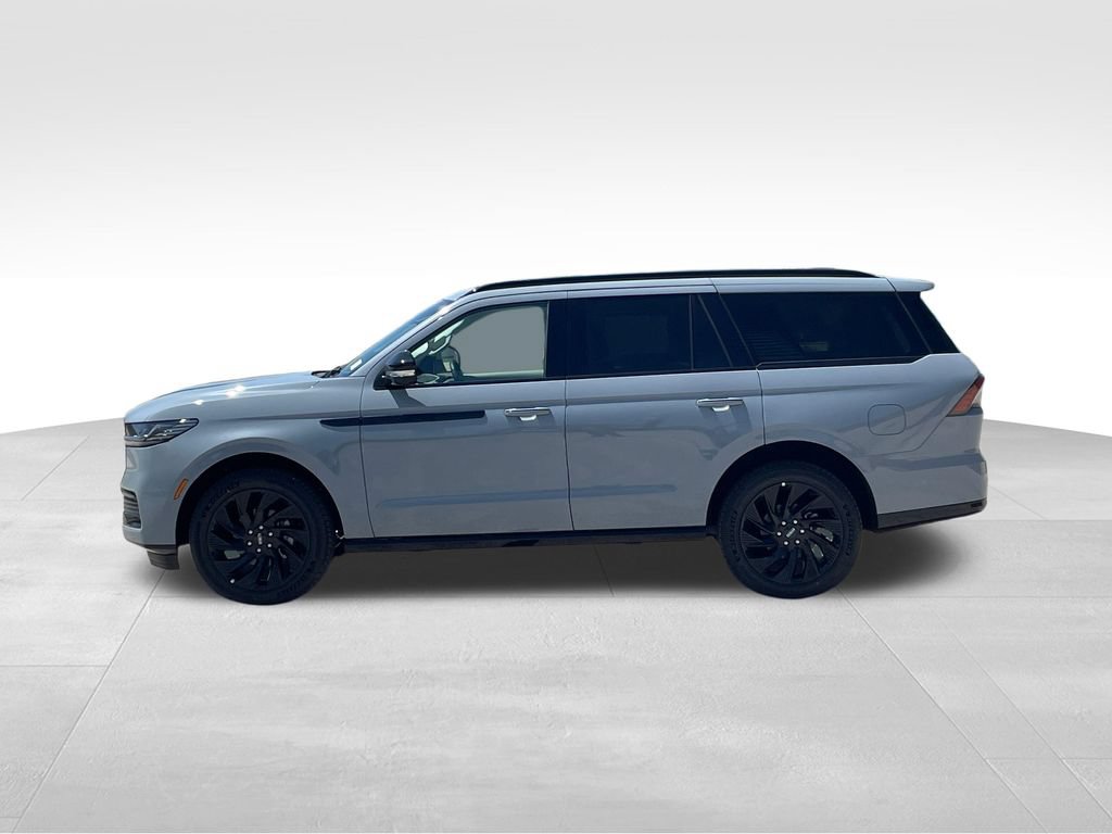 New 2026 Lincoln Navigator Reserve w/ Jet Appearance Package AWD/4WD image 2