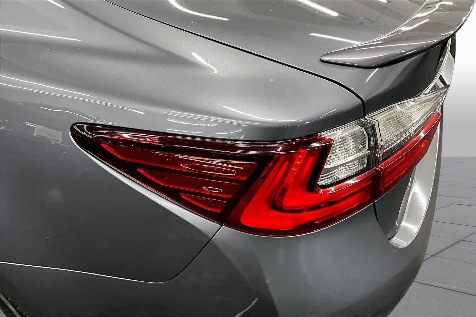 Used 2017 Lexus ES 350 w/ Accessory Package 2 FWD image 28