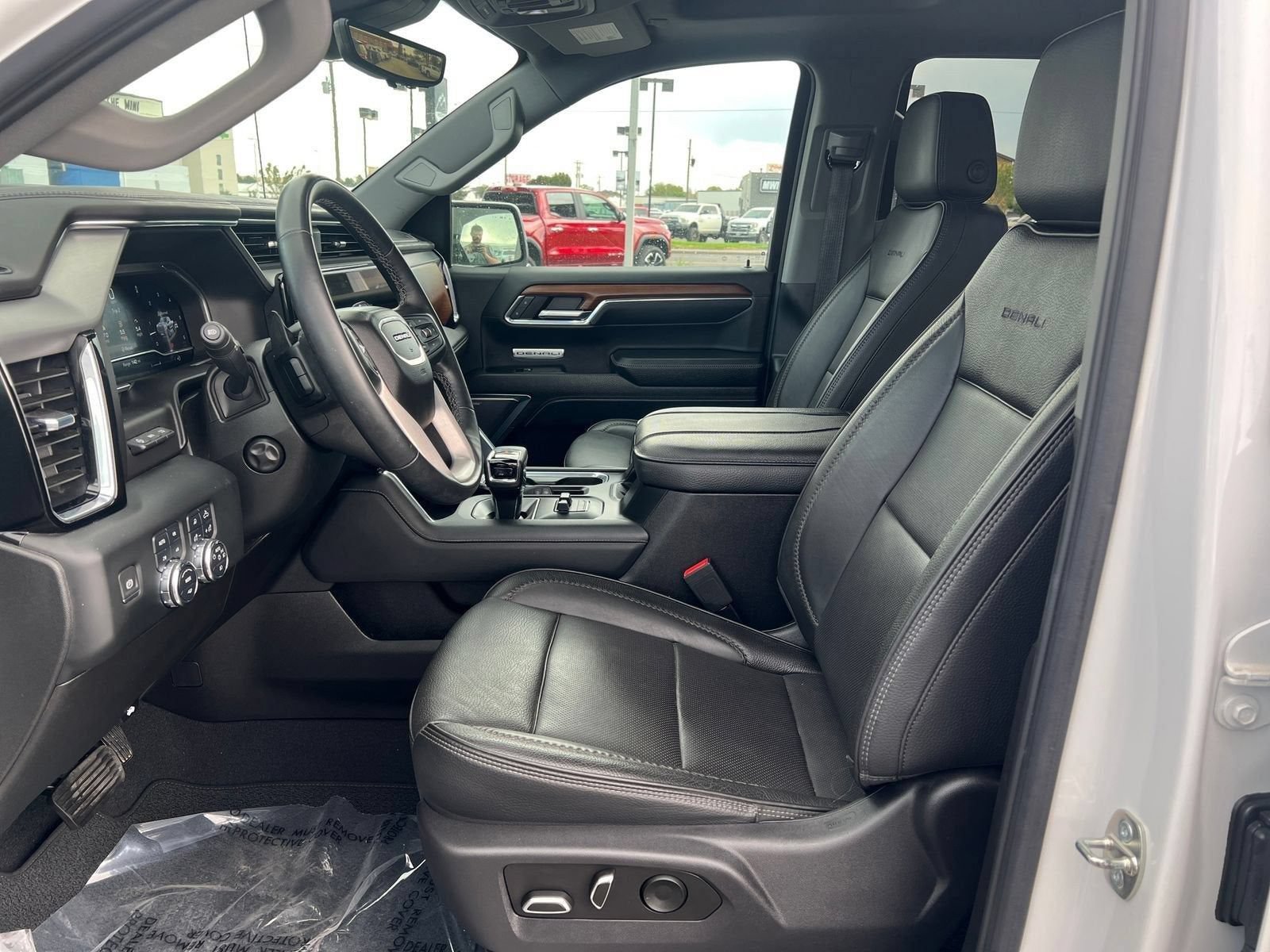 Used 2023 GMC Sierra 1500 Denali w/ Denali Reserve Package AWD/4WD image 12