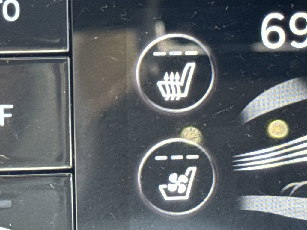 Used 2025 Genesis G70 2.5T w/ Sport Prestige Package image 31