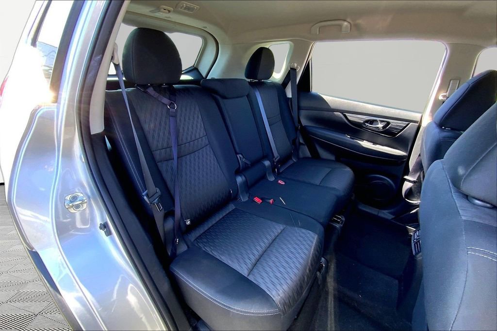 Used 2018 Nissan Rogue S image 17