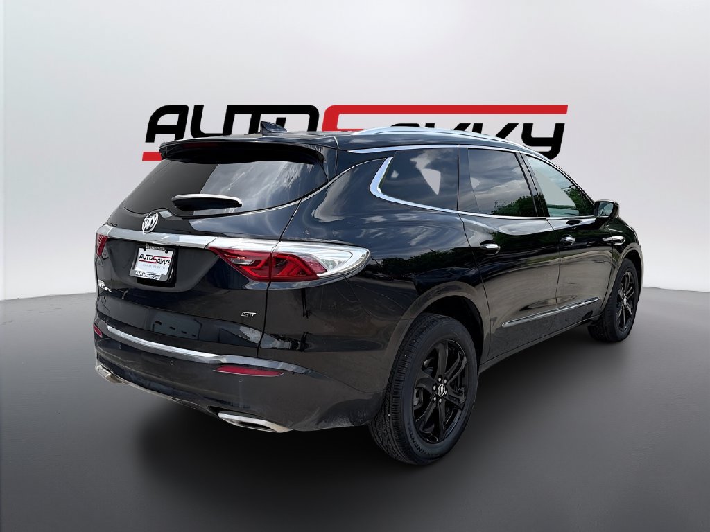 Used 2023 Buick Enclave Essence w/ Sport Touring Edition FWD image 7