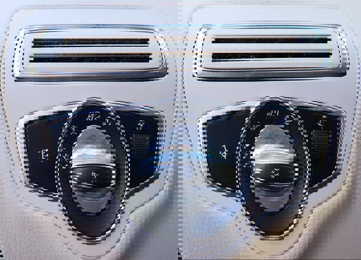 Used 2020 Mercedes-Benz C 300 Sedan w/ Premium Package image 42