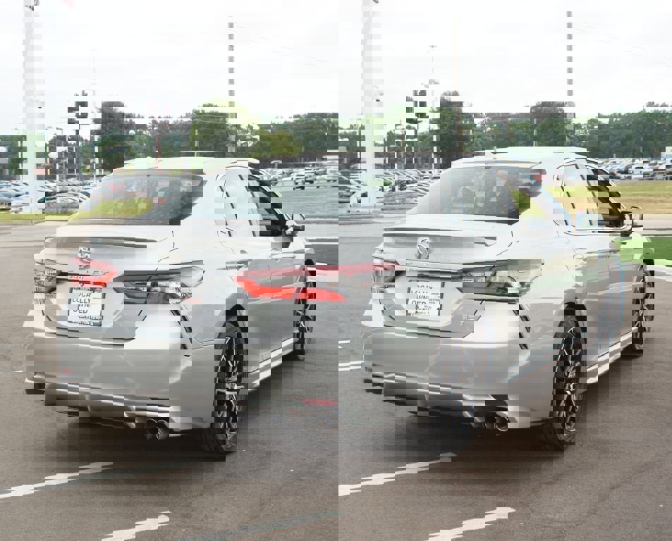 Used 2024 Toyota Camry SE image 16