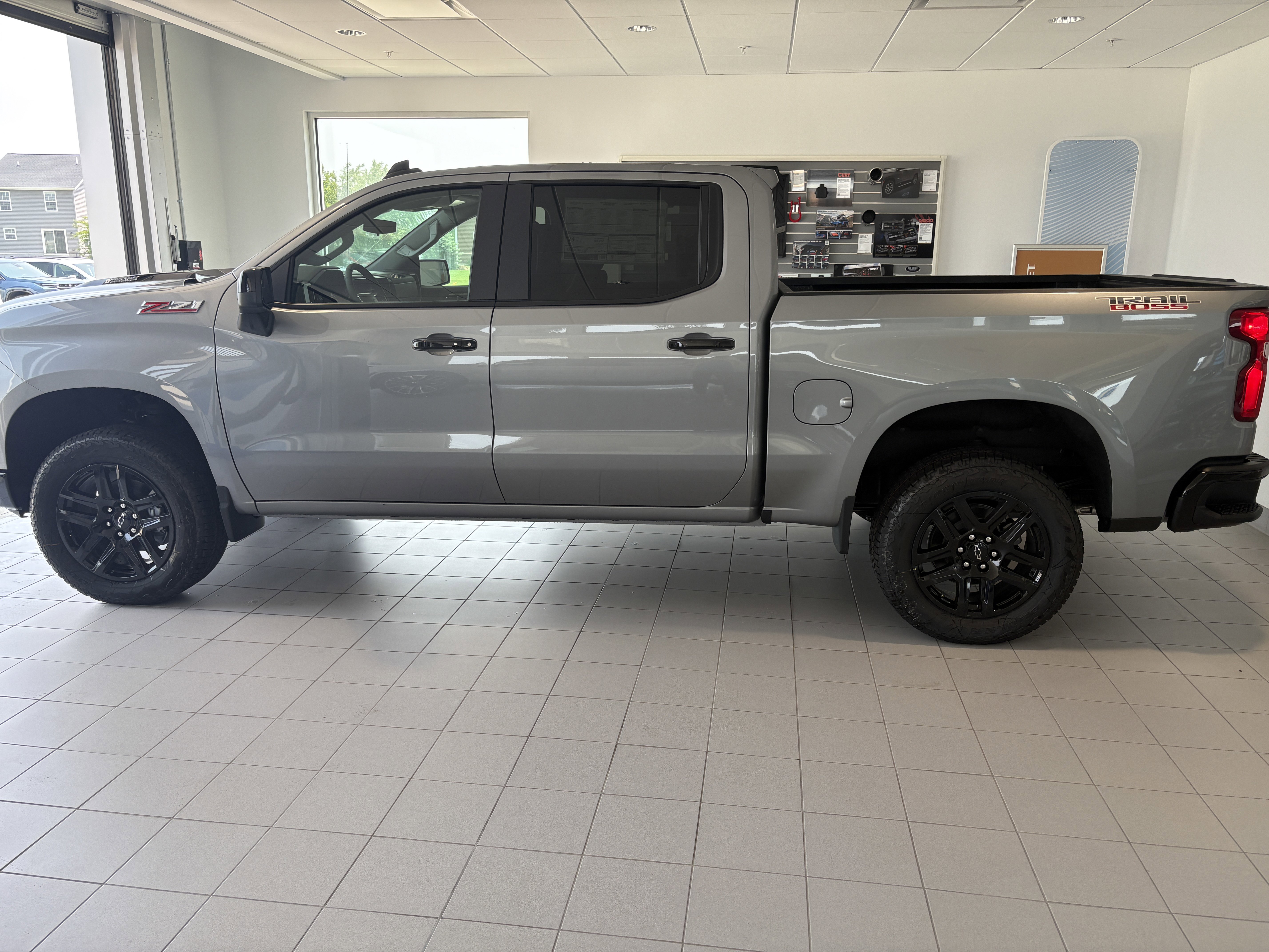 New 2025 Chevrolet Silverado 1500 LT Trail Boss w/ Convenience Package II image 3