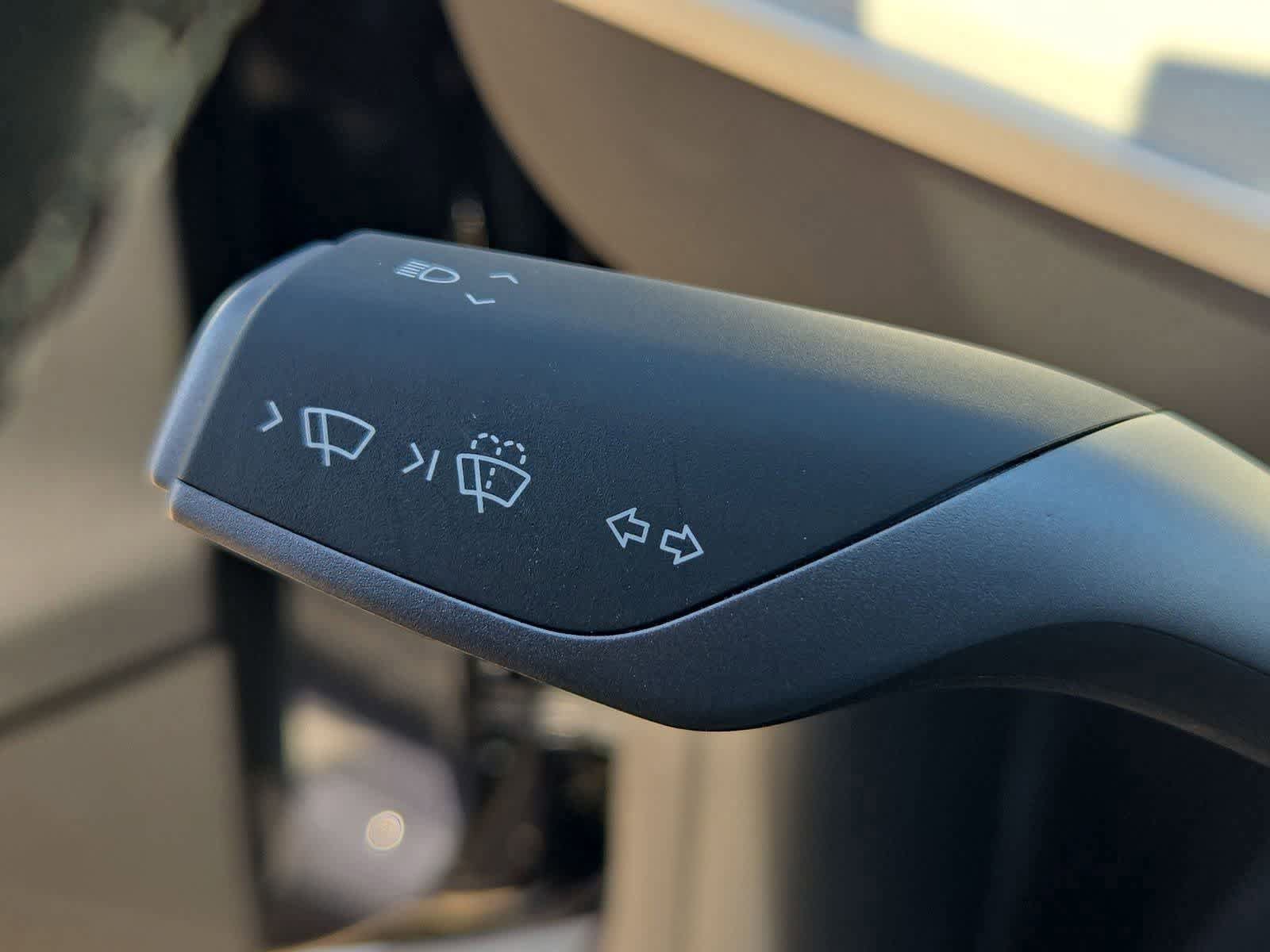 Used 2025 Tesla Model Y Long Range AWD/4WD image 24