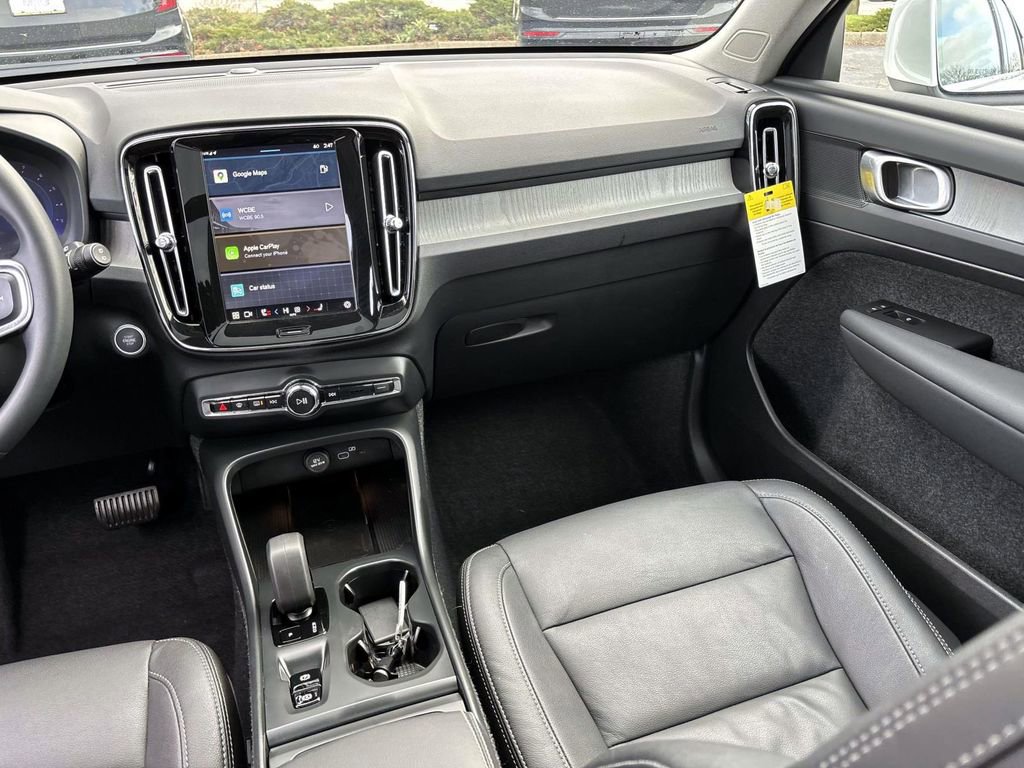Used 2025 Volvo XC40 B5 Core w/ Protection Package Premier image 32