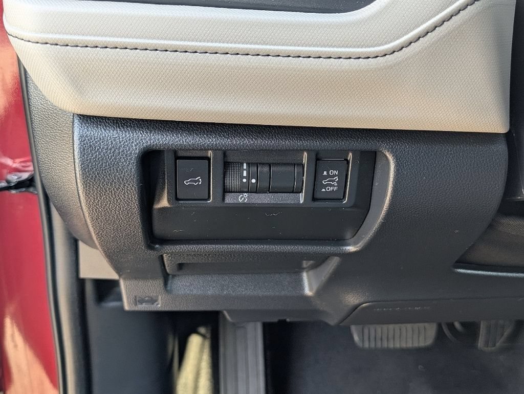 Used 2025 Subaru Forester Premium AWD/4WD image 31