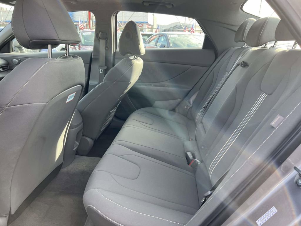 Used 2024 Hyundai Elantra SEL w/ Convenience Package image 13