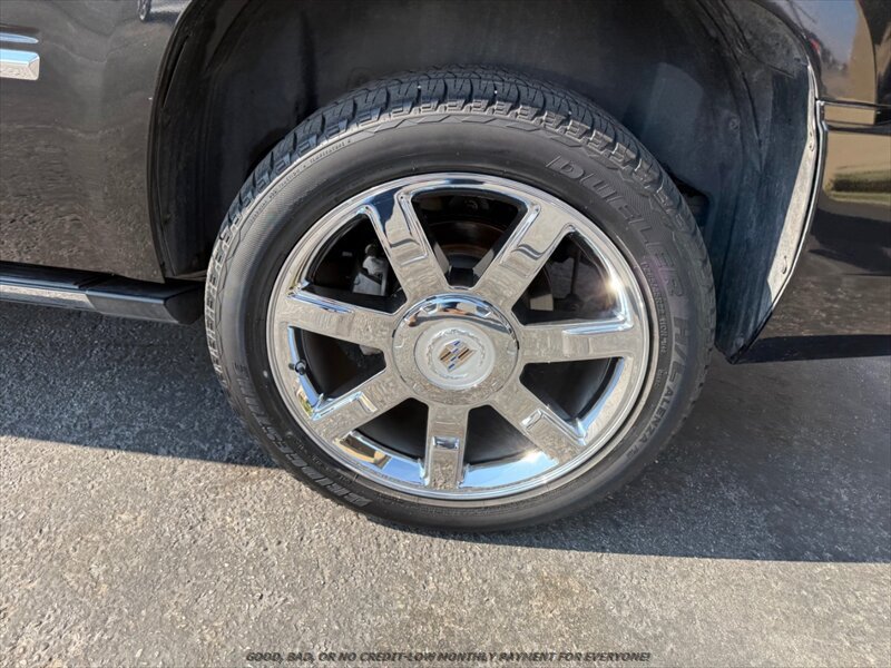 Used 2010 Cadillac Escalade Premium AWD/4WD image 25