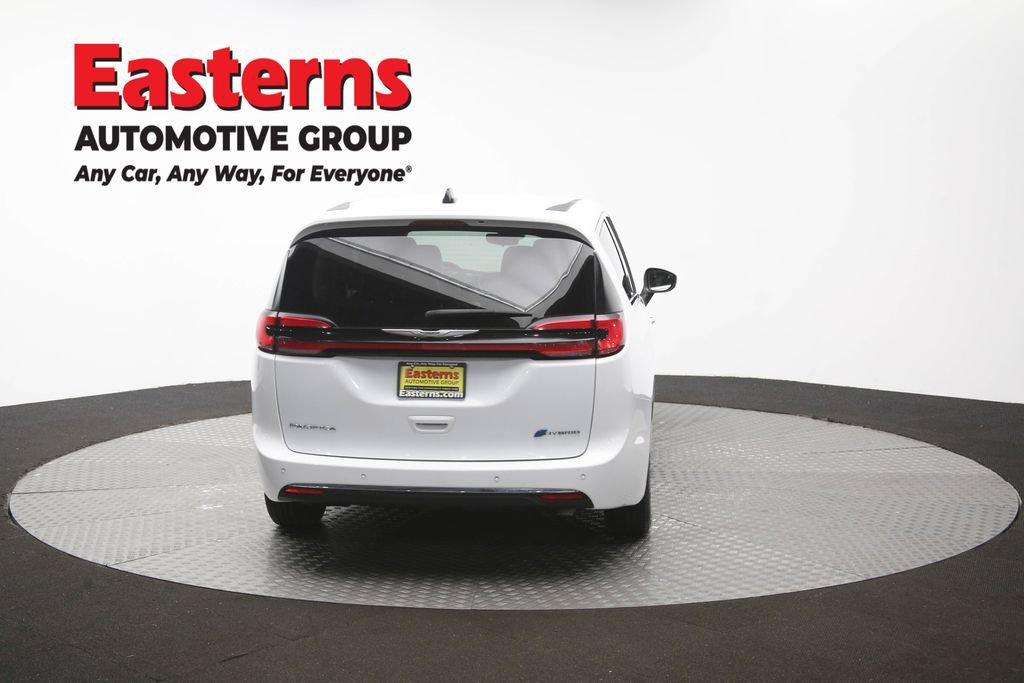 Used 2023 Chrysler Pacifica Touring-L FWD image 41
