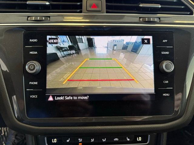 Used 2021 Volkswagen Tiguan SE image 14