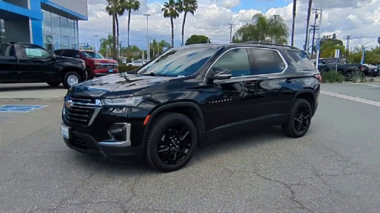 Used 2023 Chevrolet Traverse LT FWD image 4