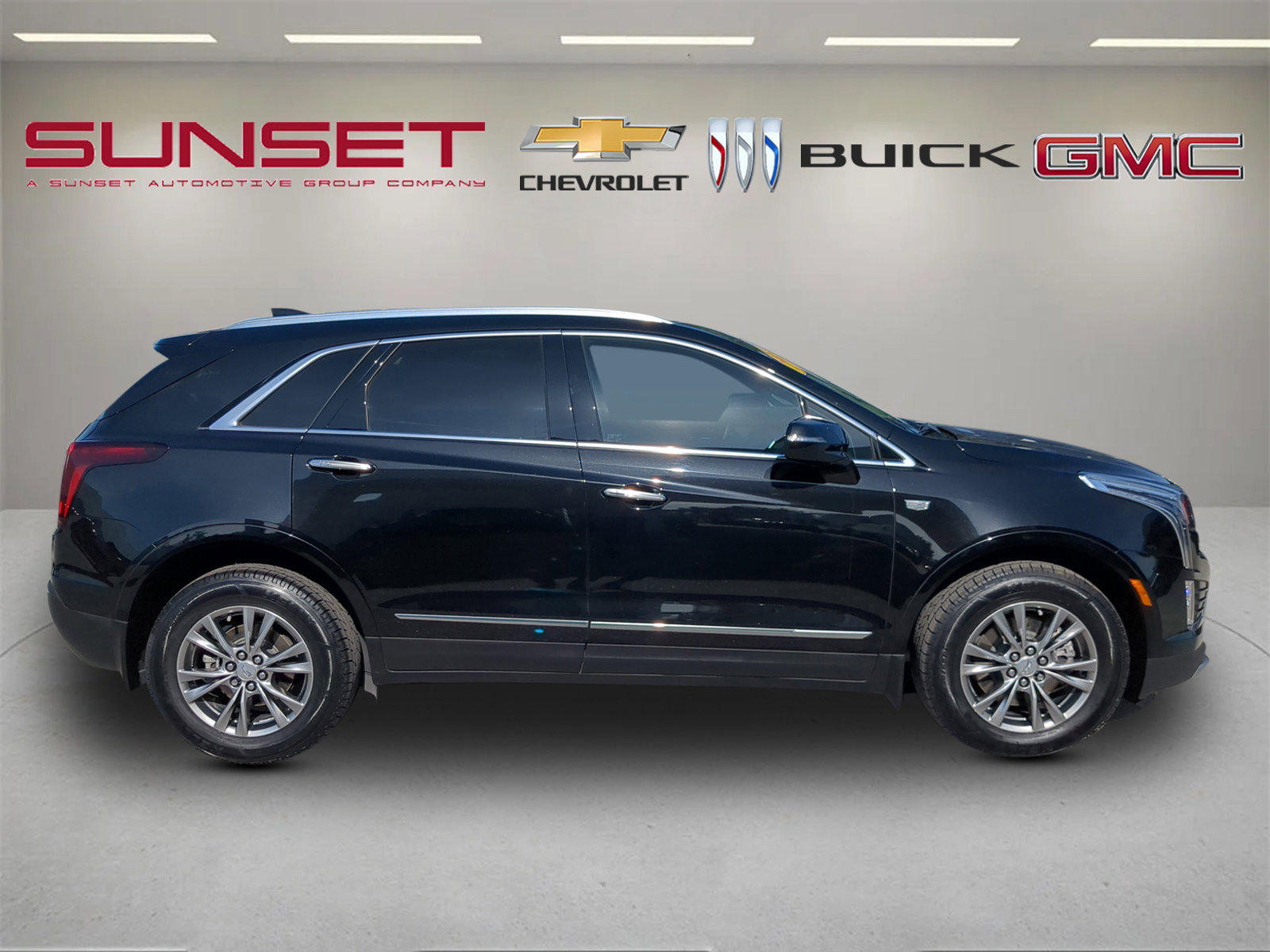 Certified 2023 Cadillac XT5 Premium Luxury image 2