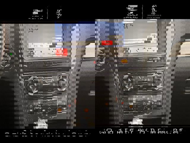 Used 2018 Ford Explorer XLT w/ Equipment Group 202A FWD image 16