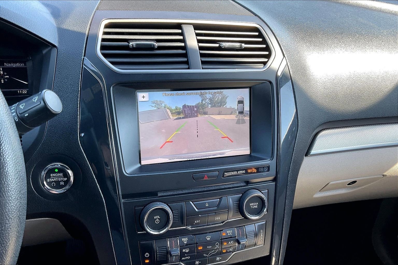 Used 2018 Ford Explorer XLT w/ Equipment Group 201A FWD image 14
