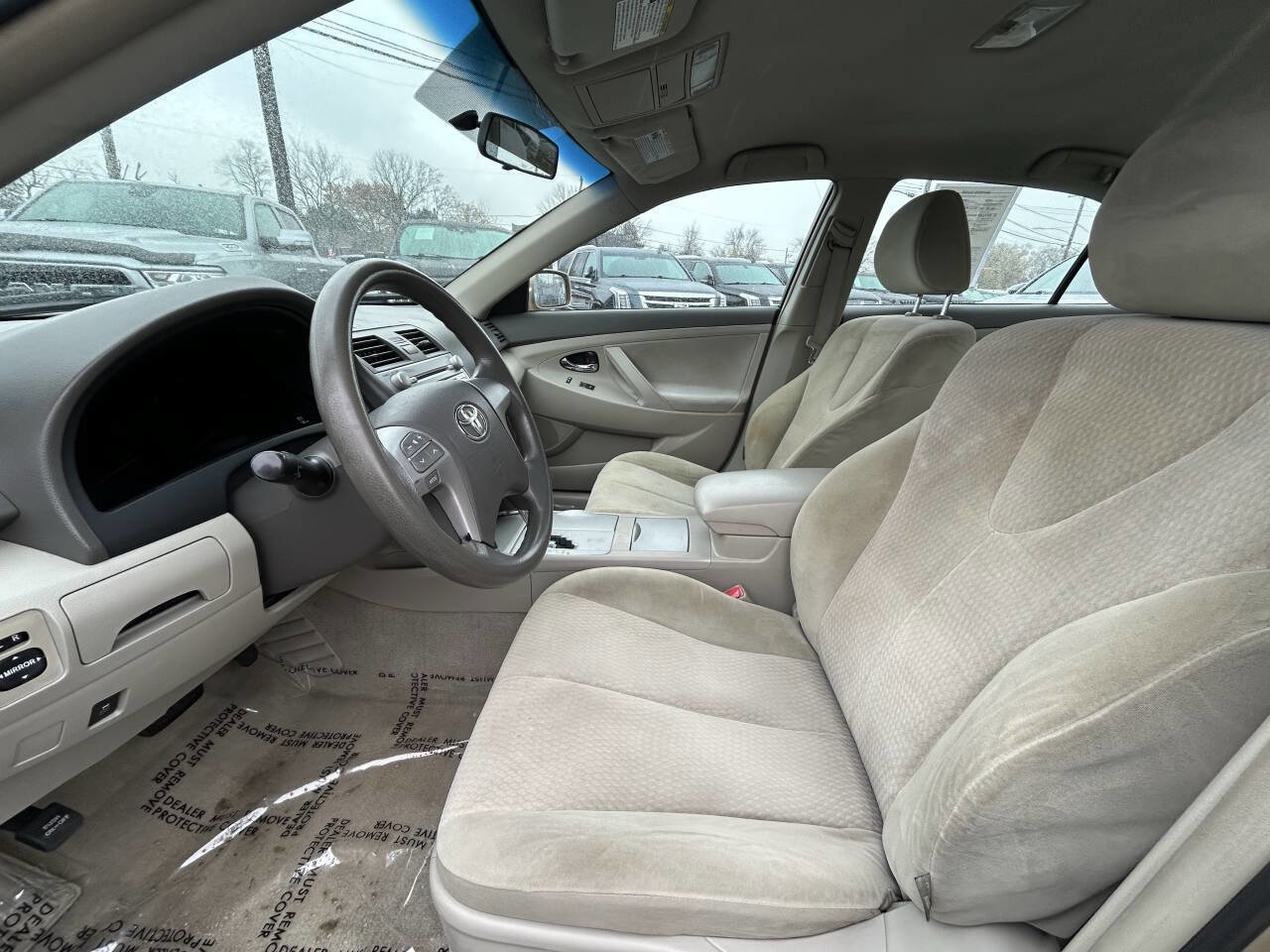 Used 2010 Toyota Camry LE image 11