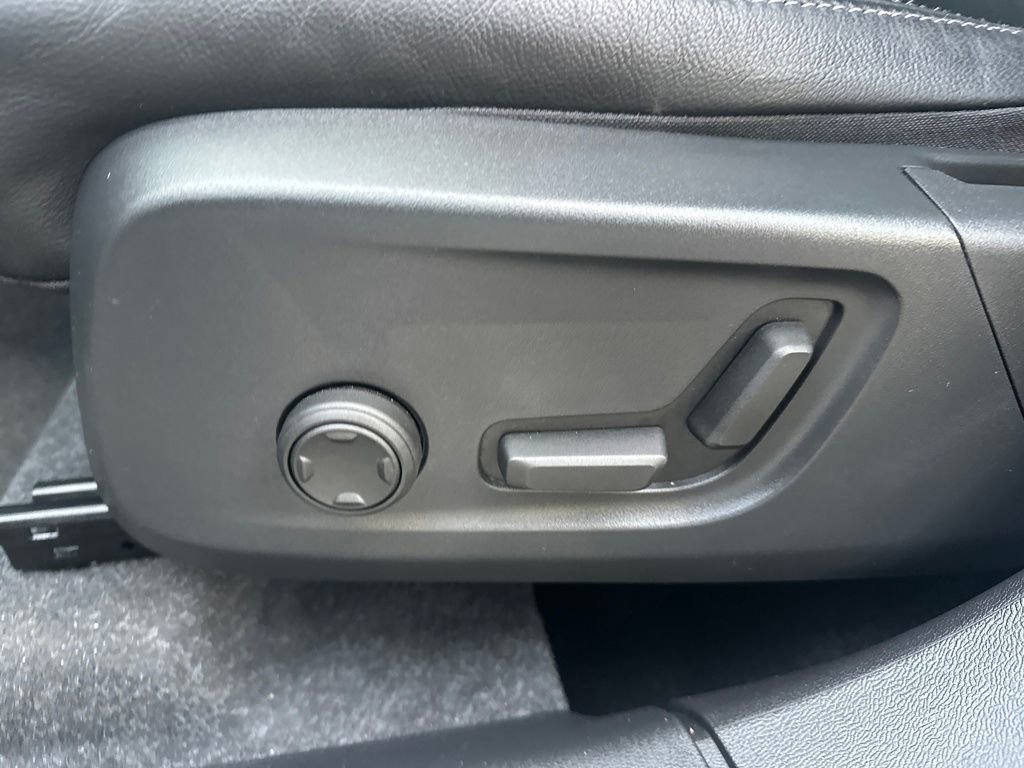 Used 2023 Volvo XC40 B5 Plus w/ Protection Package Premier image 44