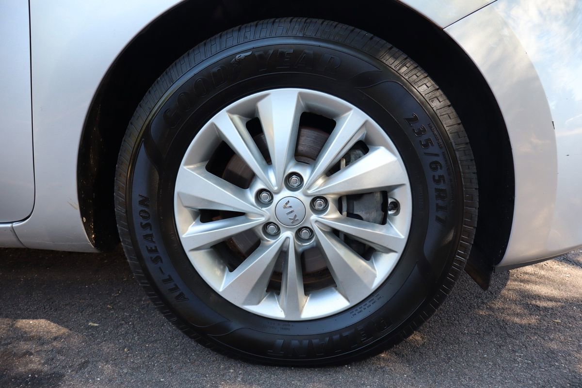 Used 2015 Kia Sedona LX w/ LX Convenience Package image 44