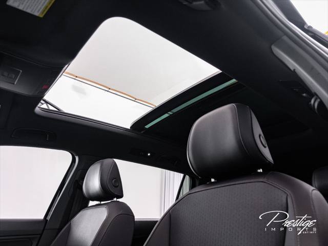 Used 2020 Volkswagen Tiguan SE R-Line FWD image 25