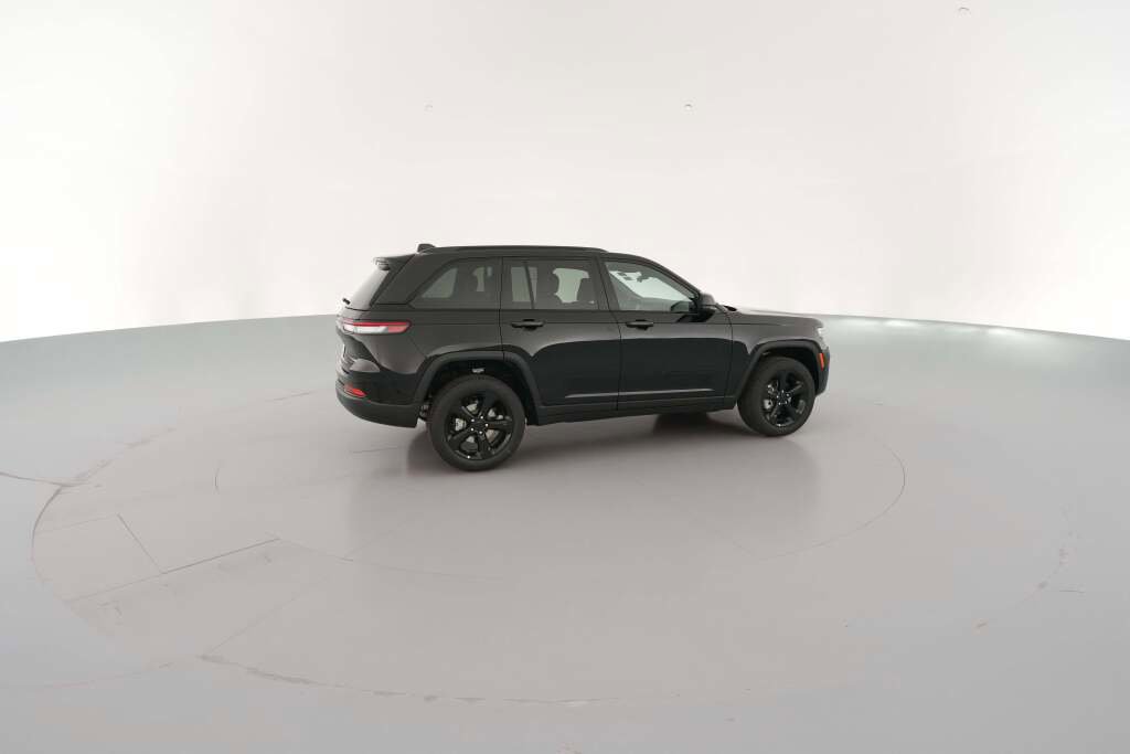 New 2025 Jeep Grand Cherokee Limited w/ Black Appearance Package image 13