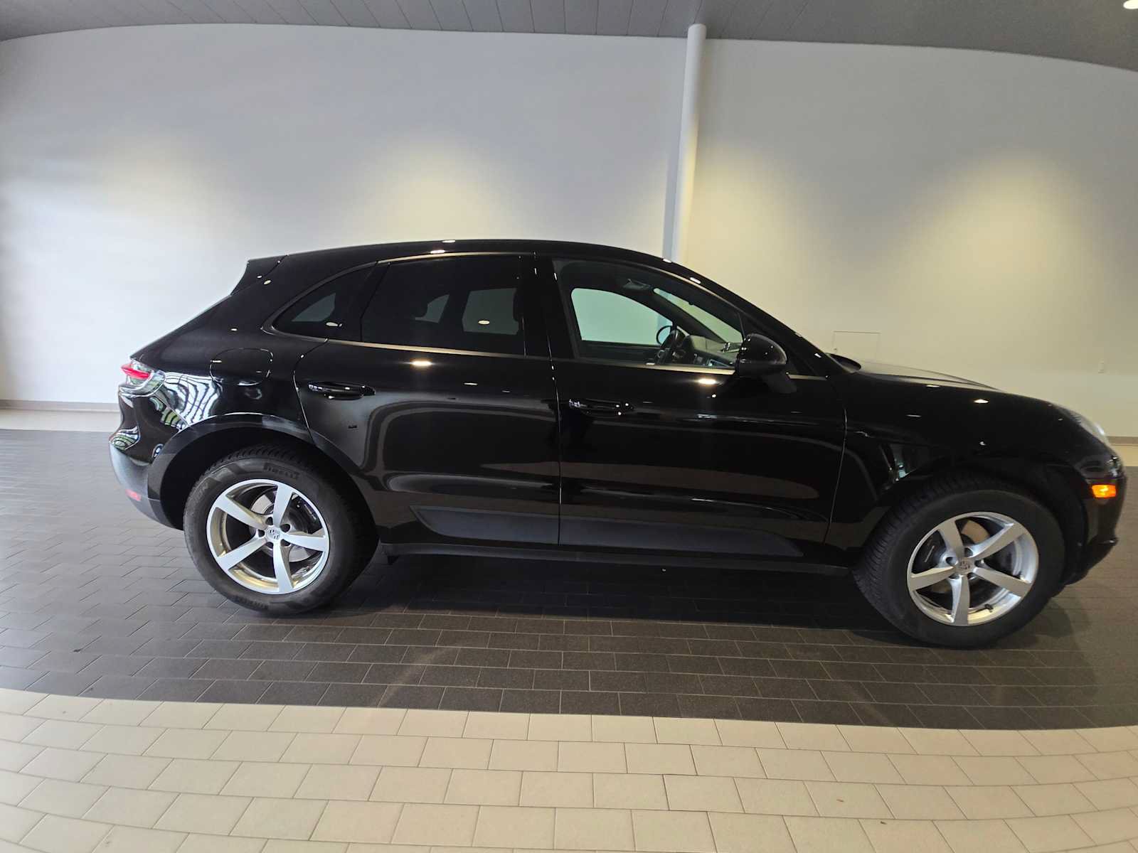 Used 2020 Porsche Macan AWD/4WD image 8