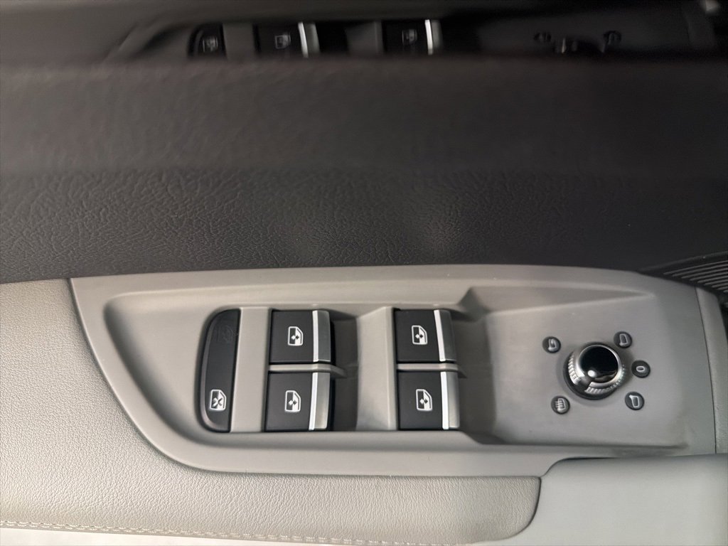 Used 2018 Audi Q5 Prestige w/ Prestige Package image 12