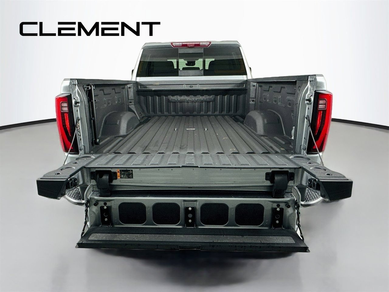 Used 2024 GMC Sierra 3500 Denali w/ Denali Reserve Package AWD/4WD image 11