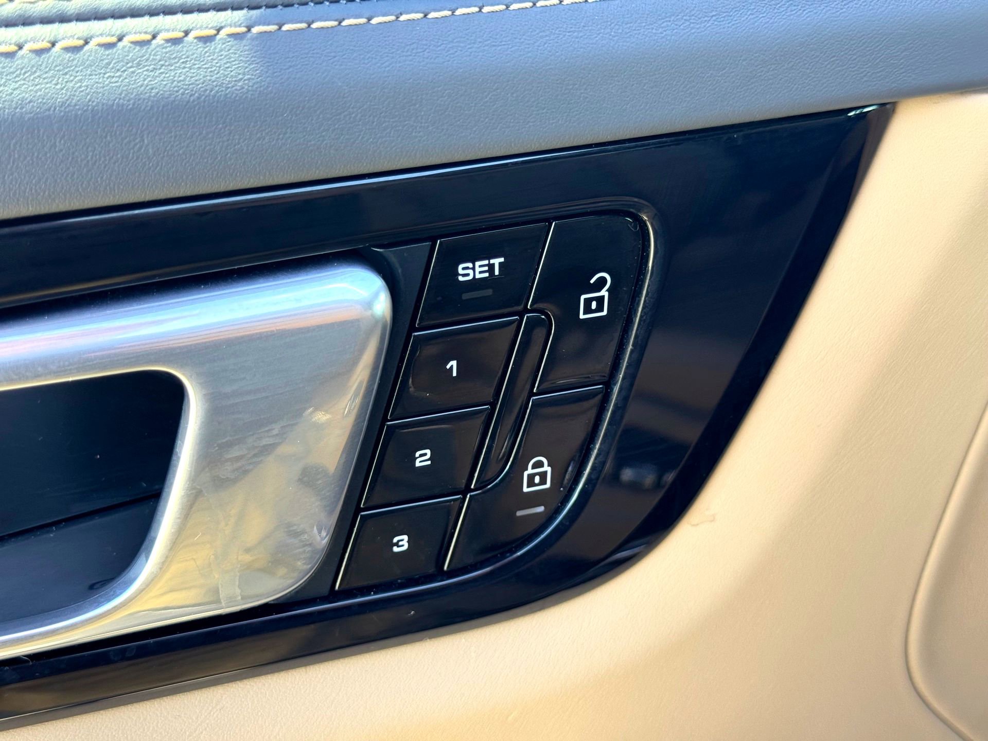 Used 2021 Porsche Cayenne S image 19